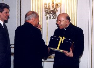 Angelo Acerbi pápai nuncius köszönti a 80 éves Göncz Árpádot